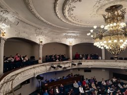 Klasy 1b i 1c w teatrze